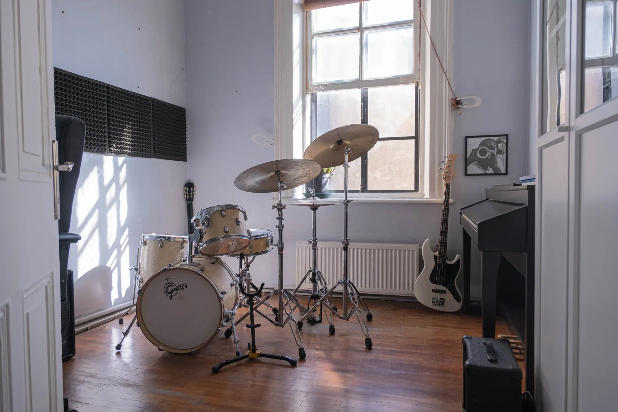 İzmir, Alsancak'ta kiralık amatör müzik stüdyosu