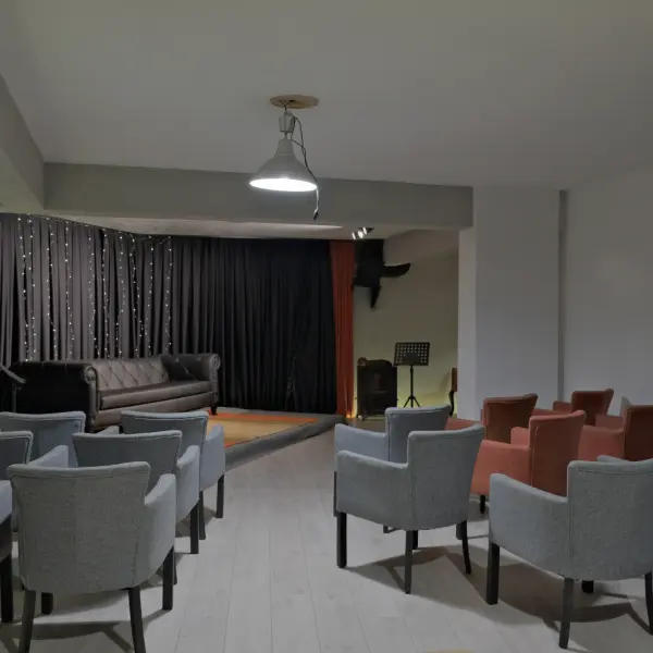 İzmir, Bayraklı'da Çok Amaçlı Salon - 6